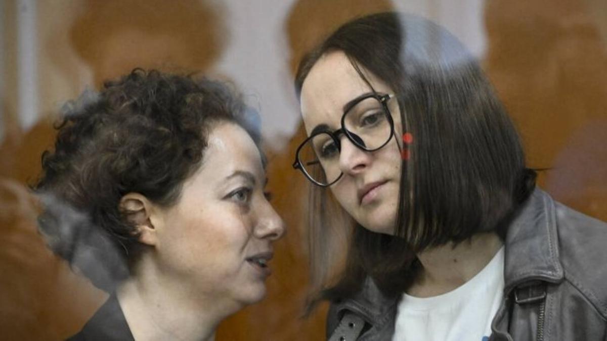 Două artiste din Rusia, condamnate la închisoare pentru o piesă despre teroriști