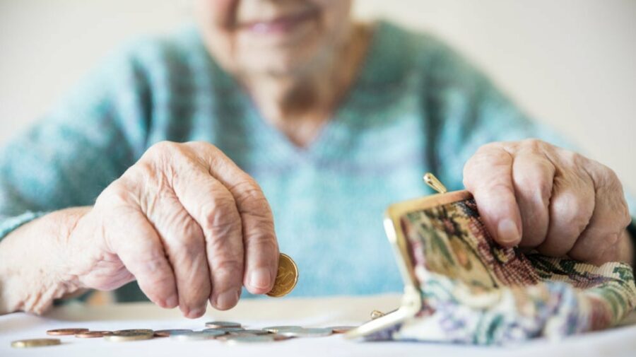 Vârsta de pensionare pentru femei se modifică începând cu 1 iulie 2024