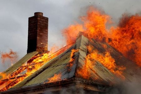 O minoră și-a pierdut viața în incendiu după ce casa în care locuia a luat foc