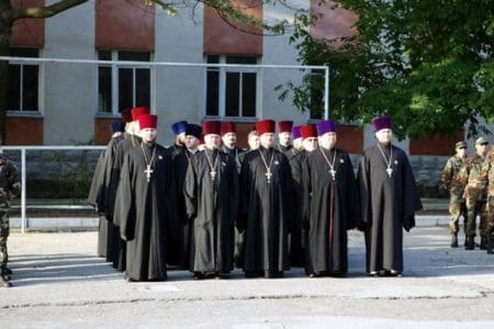 Un grup de preoți militari pleacă în Rusia