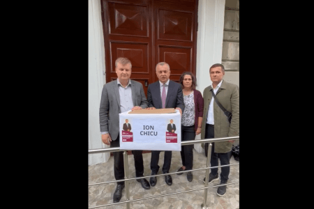 Ion Chicu depune peste 27.000 de semnături la CEC pentru înregistrarea candidaturii la prezidențiale