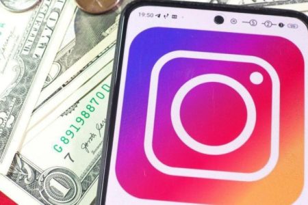 Meta oferă până la 5.000 de dolari creatorilor de conținut pentru a se alătura Facebook și Instagram