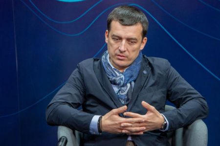 Oficial român: Tinerii trebuie susținuți să revină acasă după studii